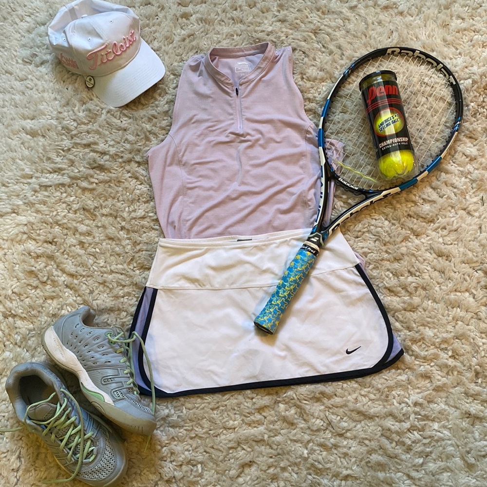 Women’s small white Nike tennis skirt